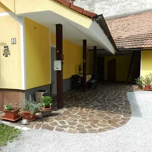 https://yellow-house.hotels-in-ljubljana.com